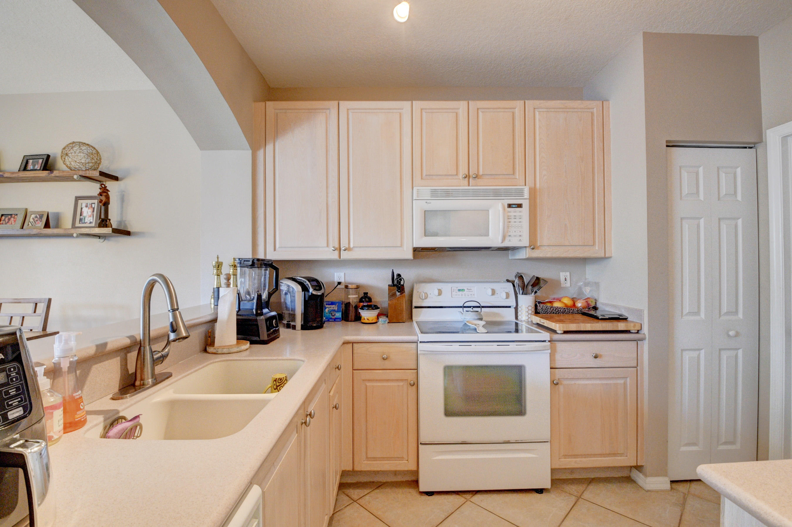 126 Coconut Key Lane Delray Beach, FL 33484 - Photo 6 of 29 Kitchen