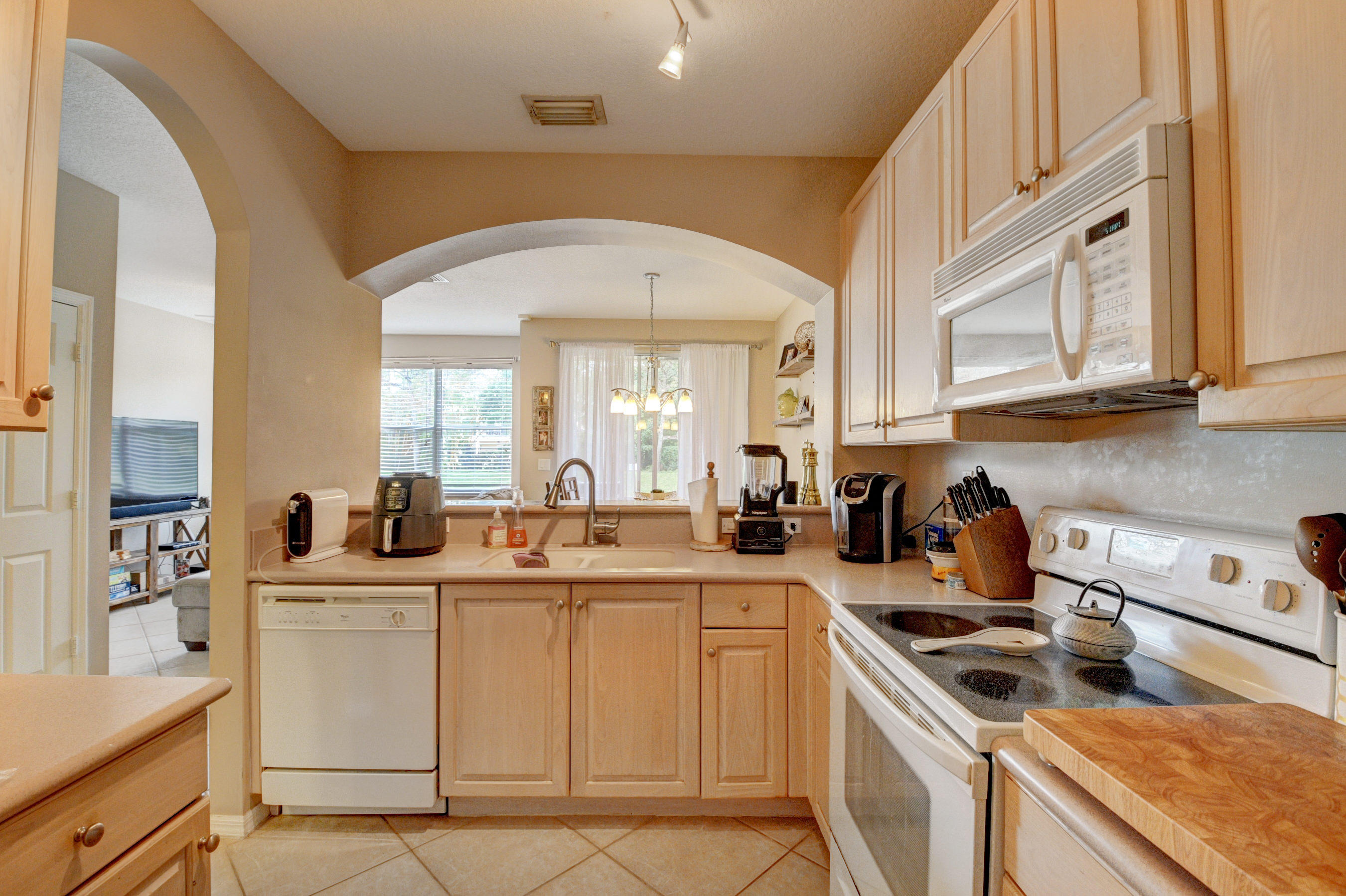 126 Coconut Key Lane Delray Beach, FL 33484 - Photo 7 of 29 Kitchen
