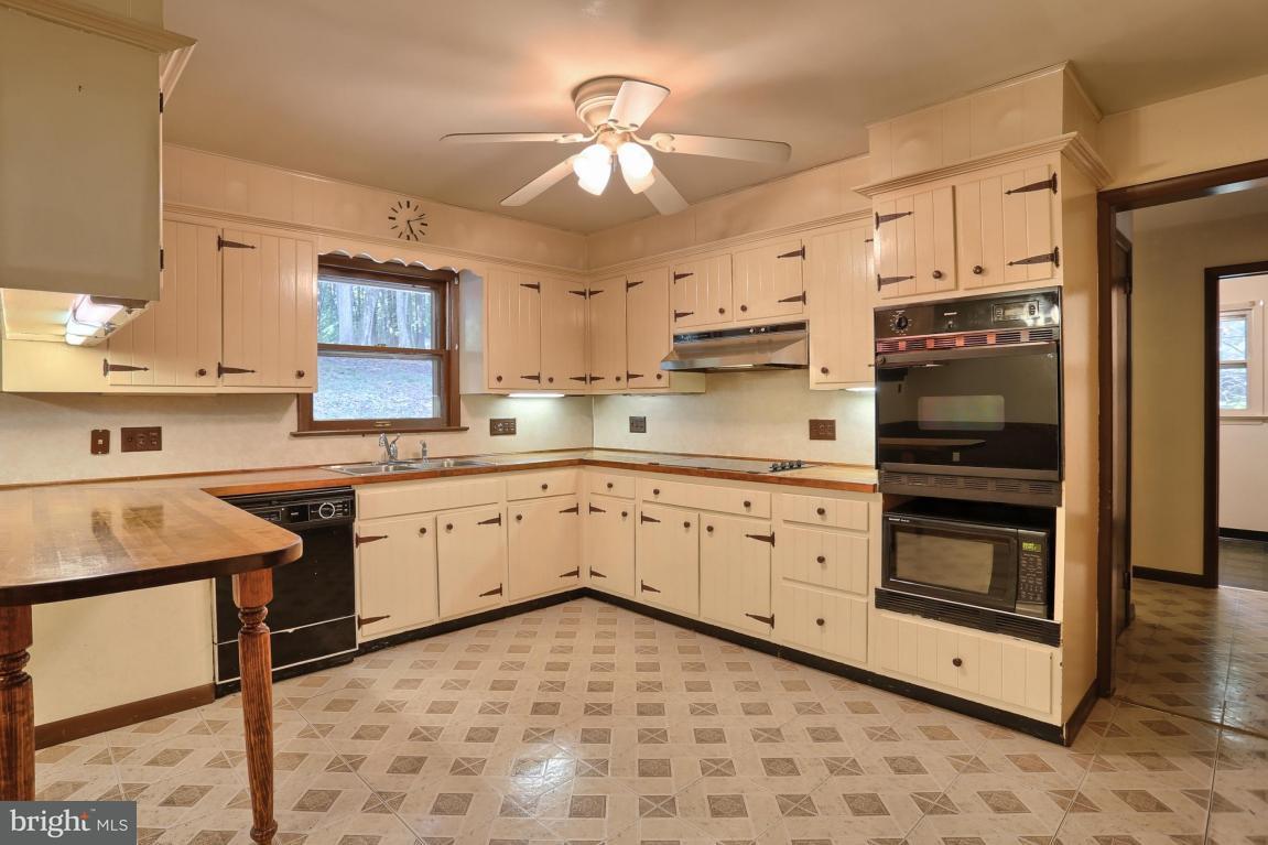 229 Old Mine Road Lebanon, PA 17042 - Photo 23 of 46 Gallery Image 23