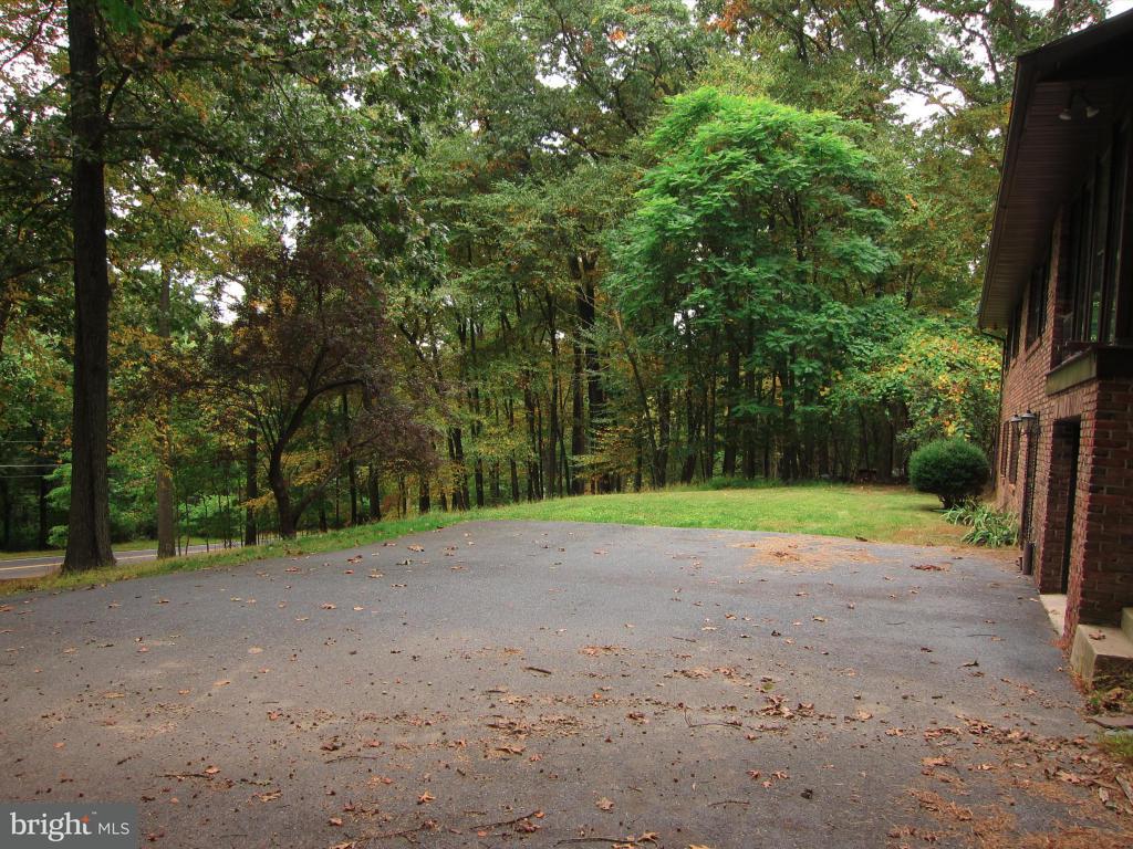 229 Old Mine Road Lebanon, PA 17042 - Photo 8 of 46 Gallery Image 8