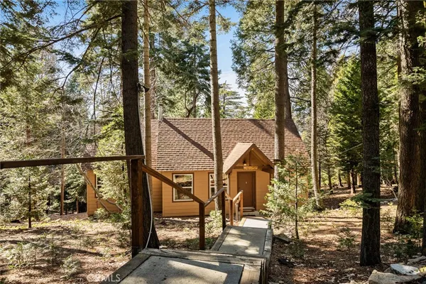 $455,000 | 954 Crest Estates Drive, Lake Arrowhead, CA 92352