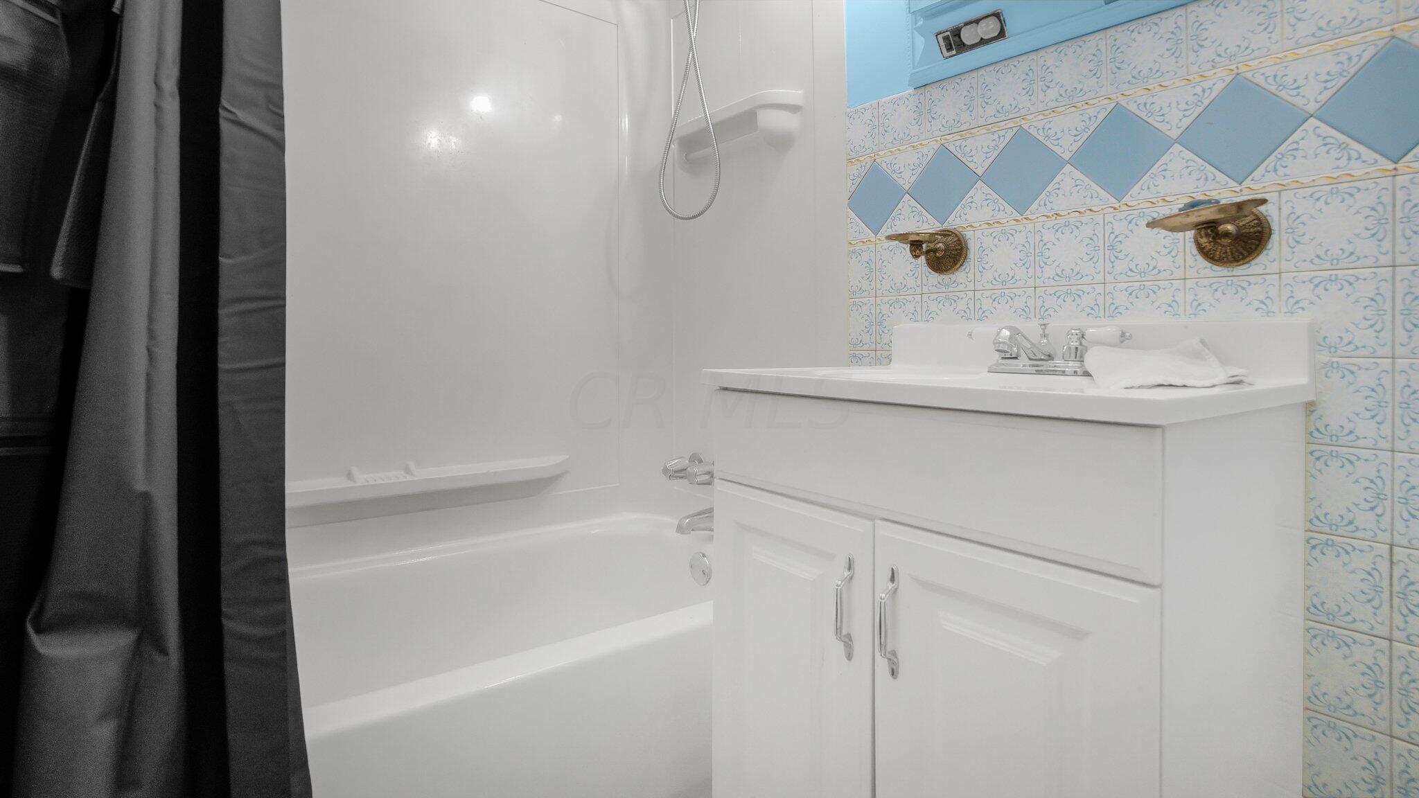 3949 Hillman Road West Columbus, OH 43207 - Photo 7 of 28 16-web-or-mls-3949-hillman-rd-w