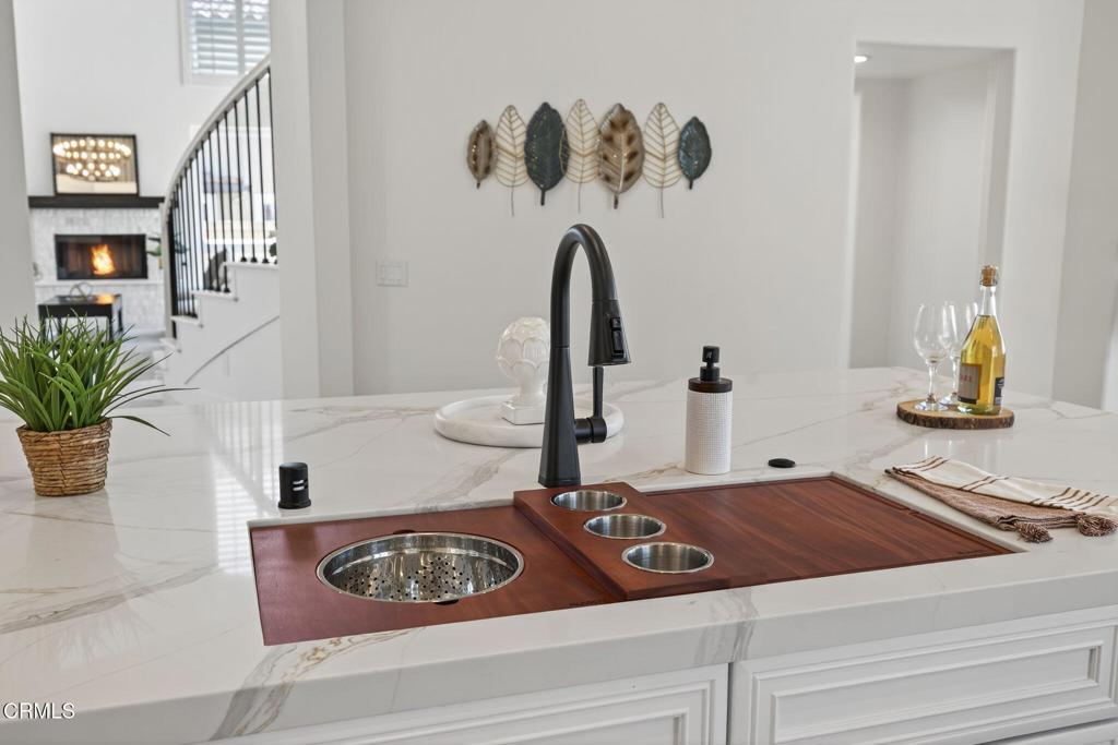 2967 Avenida De Autlan Camarillo, CA 93010 - Photo 21 of 78 a bathroom with a sink and a mirror