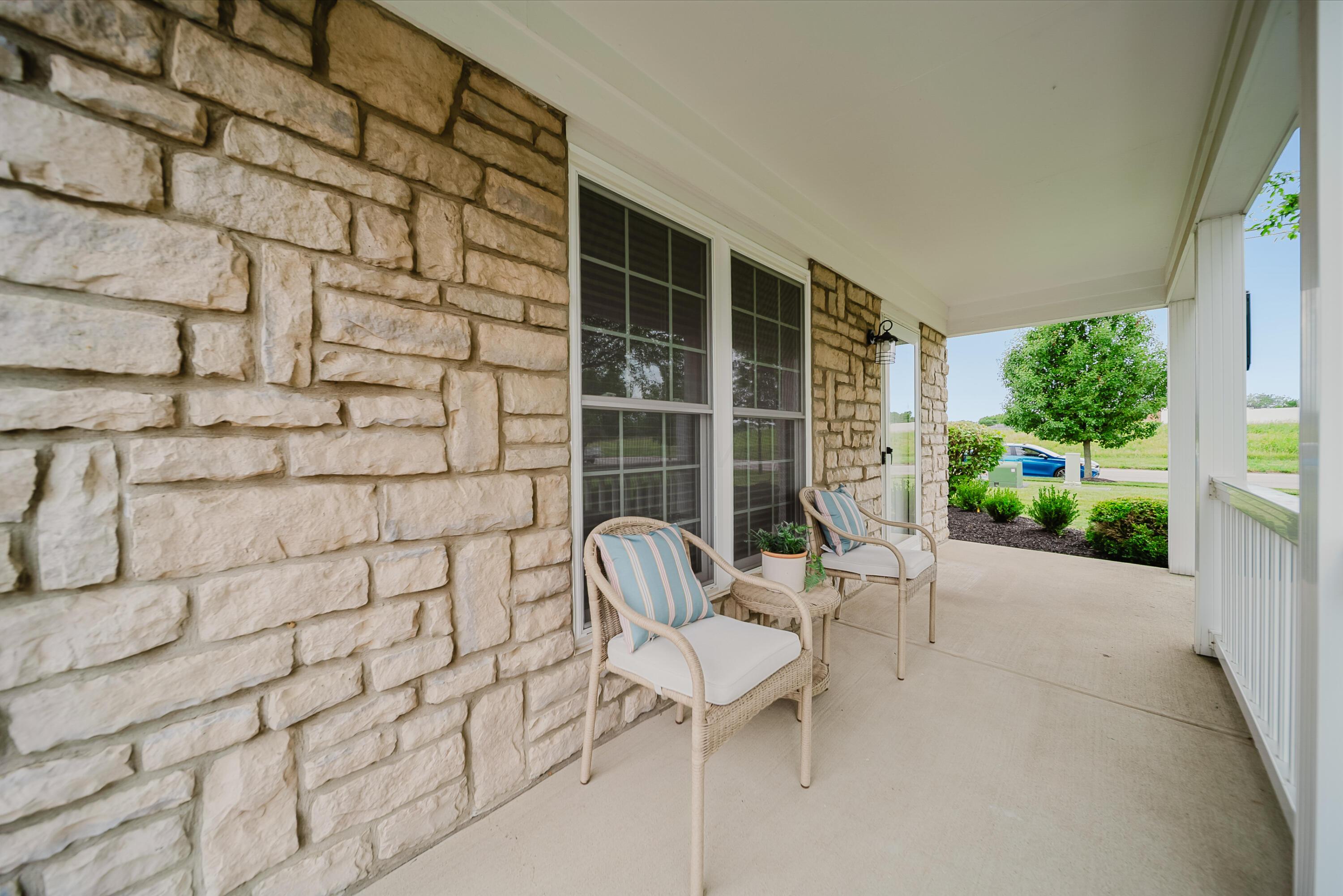 1237 Dunhurst Street Circleville, OH 43113 - Photo 5 of 39 Porch
