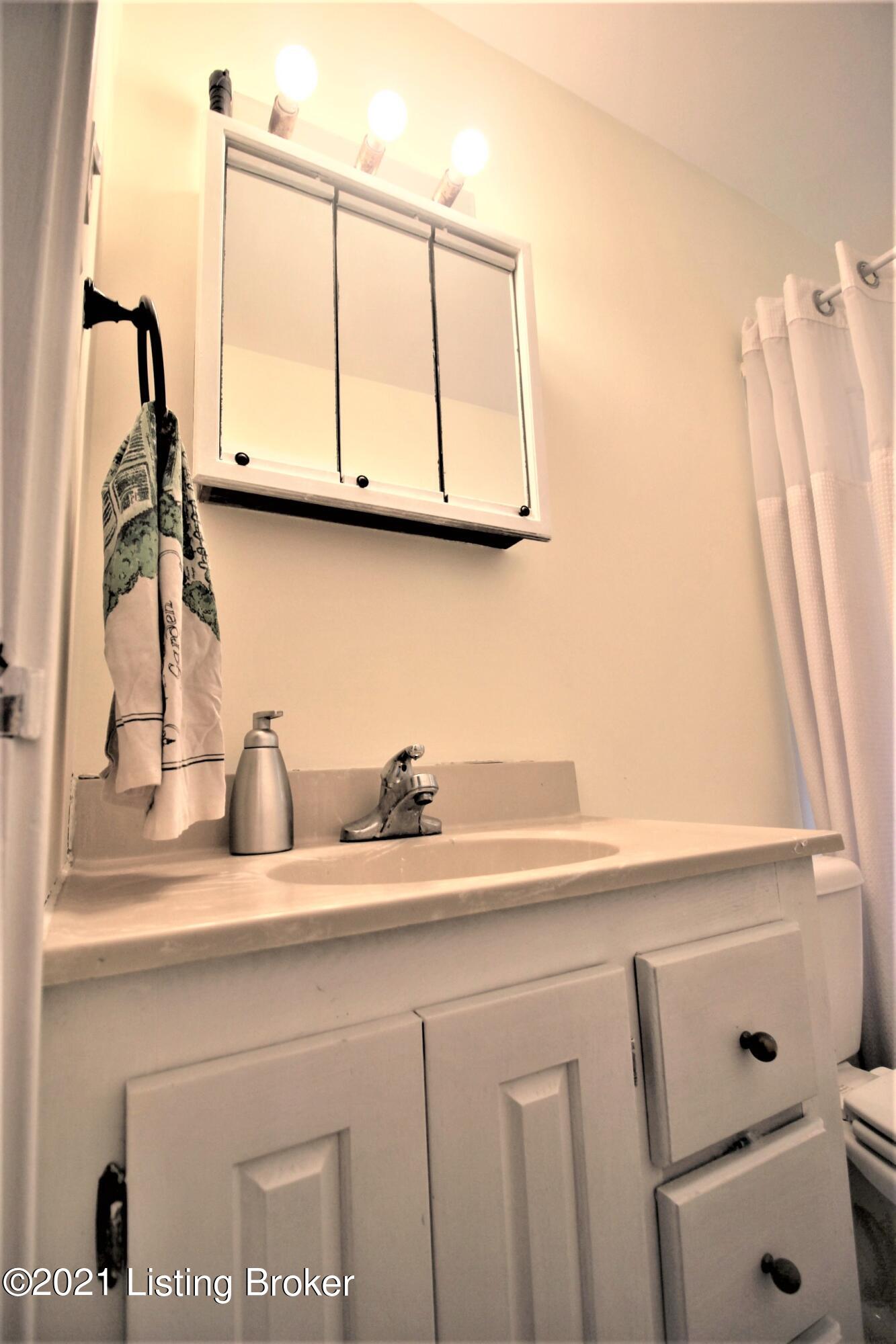 2620 Alanmede Road Louisville, KY 40205 - Photo 19 of 27 Bath2