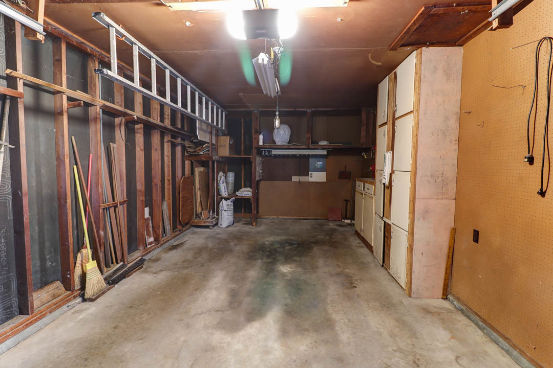 29 Pine Circle Tuscola, IL 61953 - Photo 21 of 27 a view of entryway with a hallway