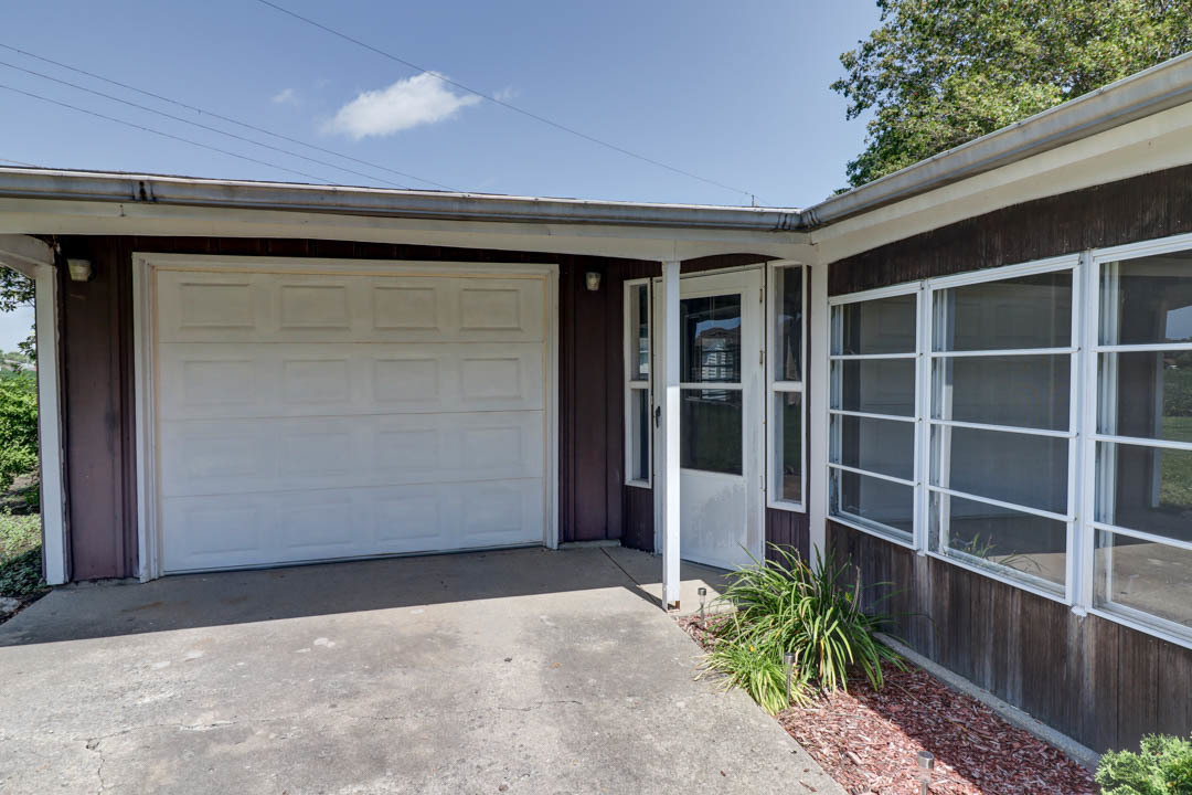 29 Pine Circle Tuscola, IL 61953 - Photo 6 of 27 a view of front door
