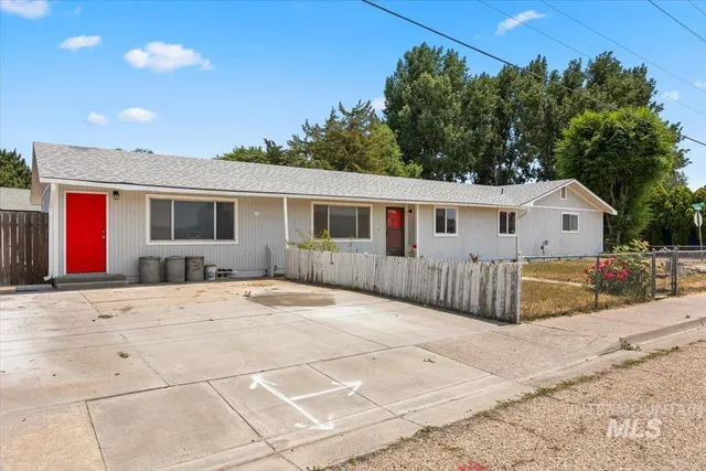$2,500 | 435 North Haskett Street, Mountain Home, ID 83647
