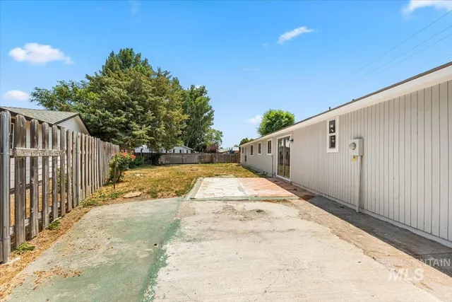 $2,500 | 435 North Haskett Street, Mountain Home, ID 83647