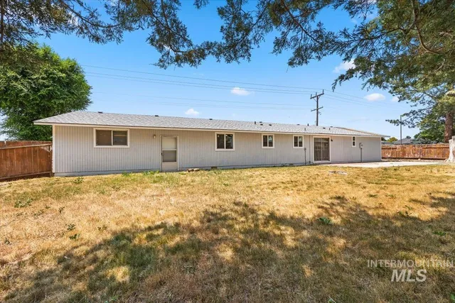 $2,500 | 435 North Haskett Street, Mountain Home, ID 83647