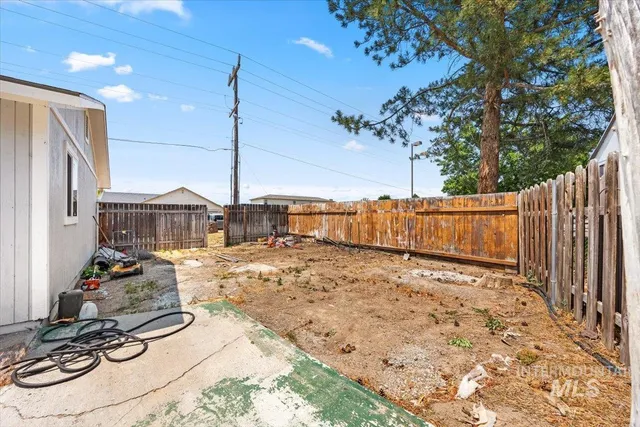 $2,500 | 435 North Haskett Street, Mountain Home, ID 83647