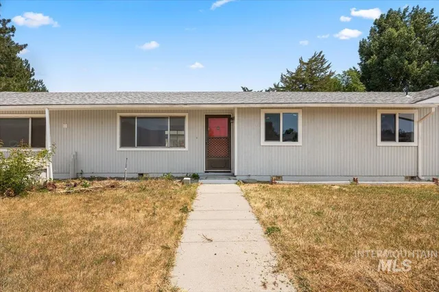 $2,500 | 435 North Haskett Street, Mountain Home, ID 83647