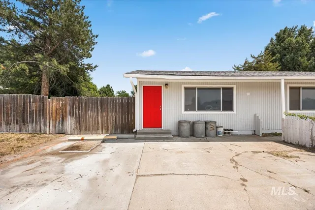 $2,500 | 435 North Haskett Street, Mountain Home, ID 83647