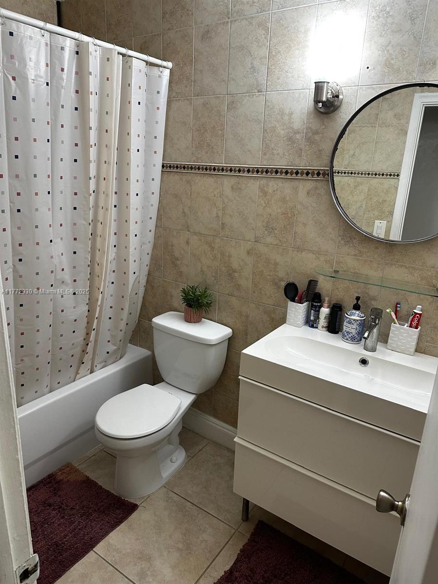 7951 Southwest 104th Street, Unit 210D Miami, FL 33156 - Photo 13 of 15 a bathroom with a sink toilet and a mirror
