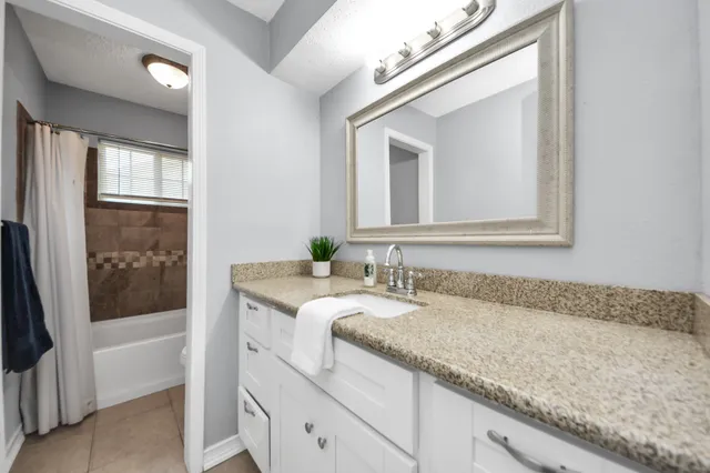 $250,000 | 9915 Forest Hollow Drive, Baytown, TX 77521