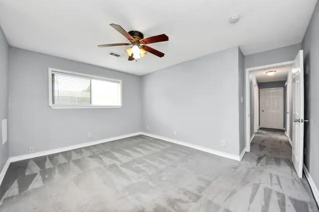 $250,000 | 9915 Forest Hollow Drive, Baytown, TX 77521