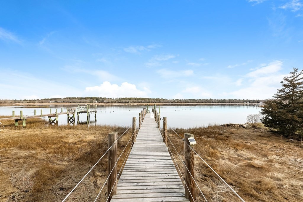 40 Dexter Road Marion, MA 02738 - Photo 25 of 27 a view of ocean from a balcony