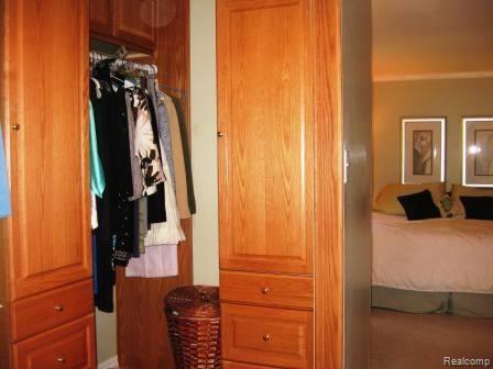 693 Kentucky Drive Rochester, MI 48307 - Photo 13 of 22 Walk In Closet