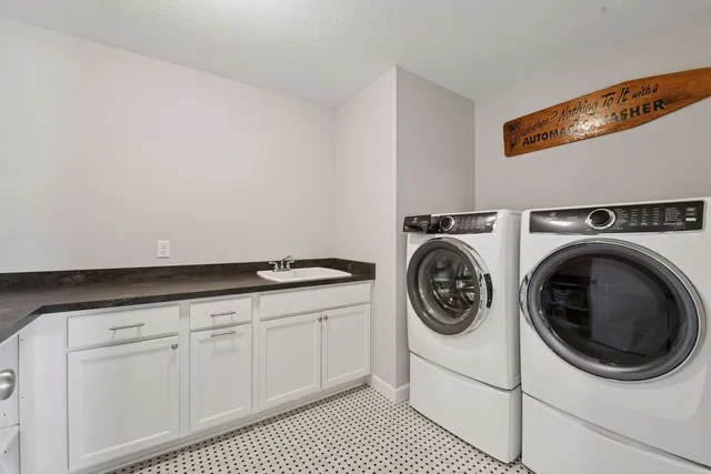 $875,000 | 7465 Glengarry Place, Eden Prairie, MN 55344