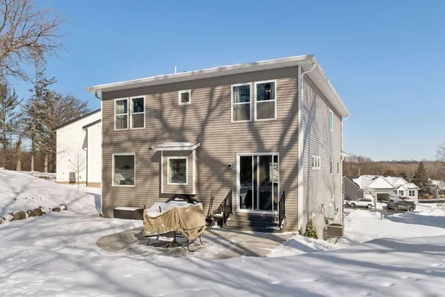 $875,000 | 7465 Glengarry Place, Eden Prairie, MN 55344