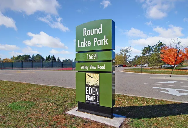 $875,000 | 7465 Glengarry Place, Eden Prairie, MN 55344