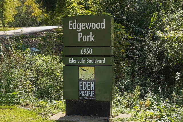 $875,000 | 7465 Glengarry Place, Eden Prairie, MN 55344