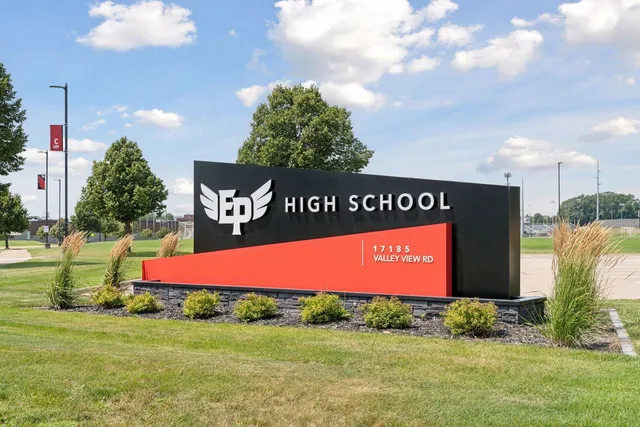 $875,000 | 7465 Glengarry Place, Eden Prairie, MN 55344