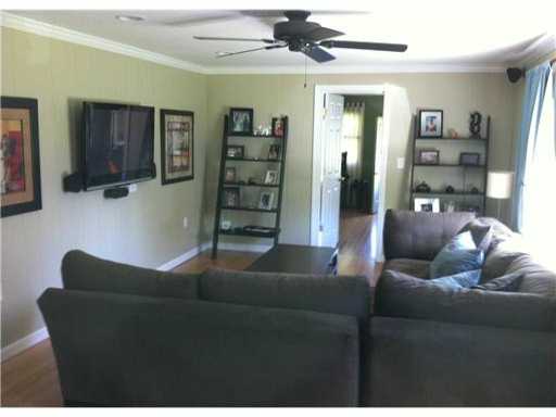 16 Maple Road Warren, RI 02885 - Photo 4 of 7 Living Room.