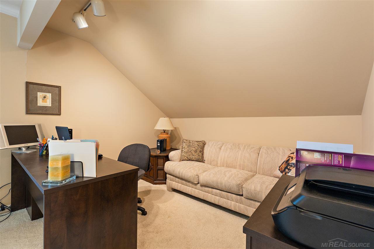 112 Oakbridge Drive Rochester, MI 48306 - Photo 42 of 47 added lounging space with