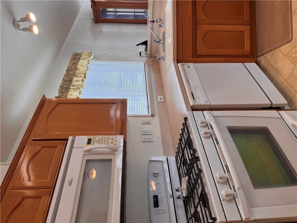 1545 East El Rodeo Road, Unit 60 Fort Mohave, AZ 86426 - Photo 23 of 60 Kitchen