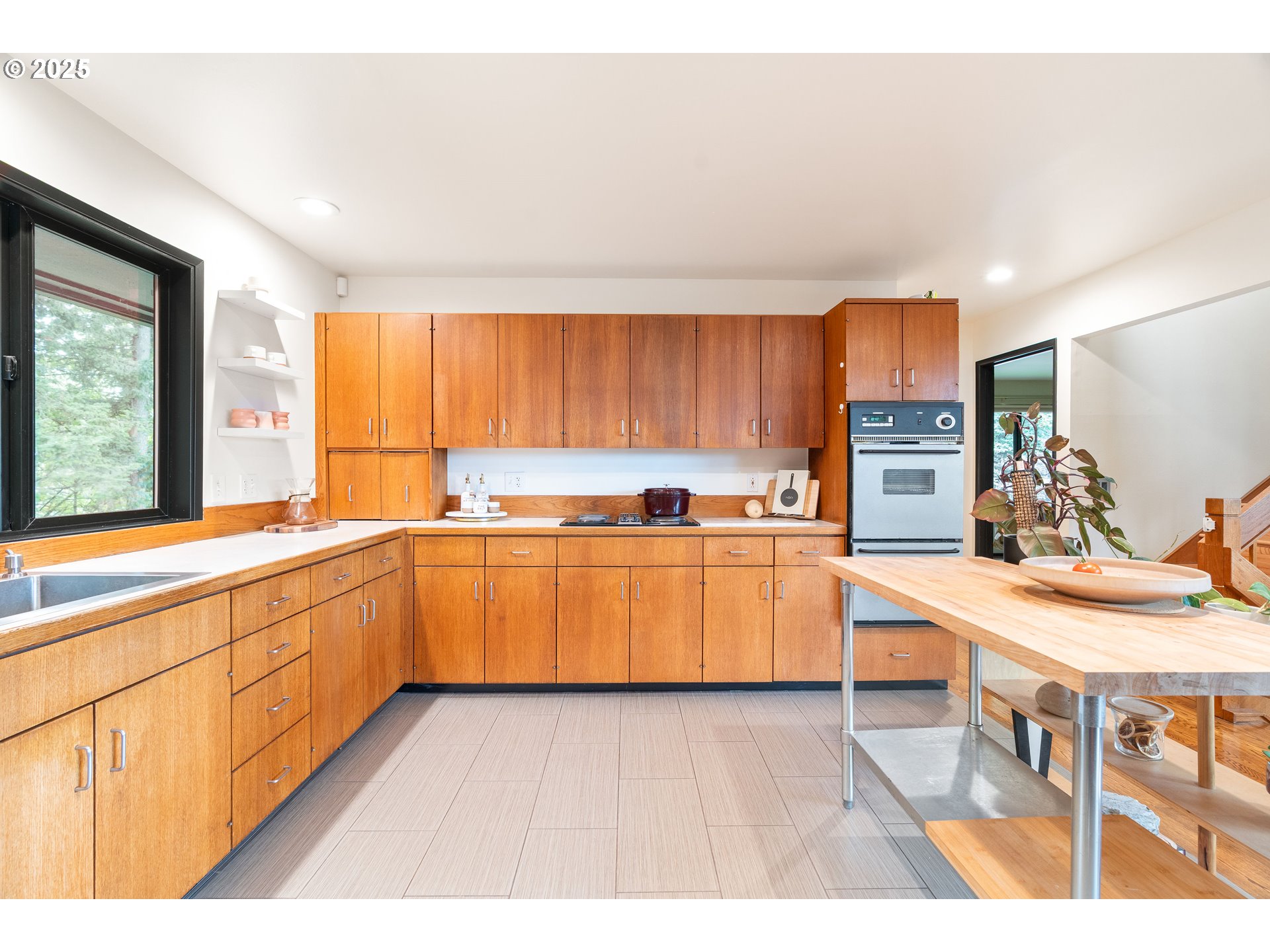 1555 Southwest Miller Court Gresham, OR 97080 - Photo 17 of 47