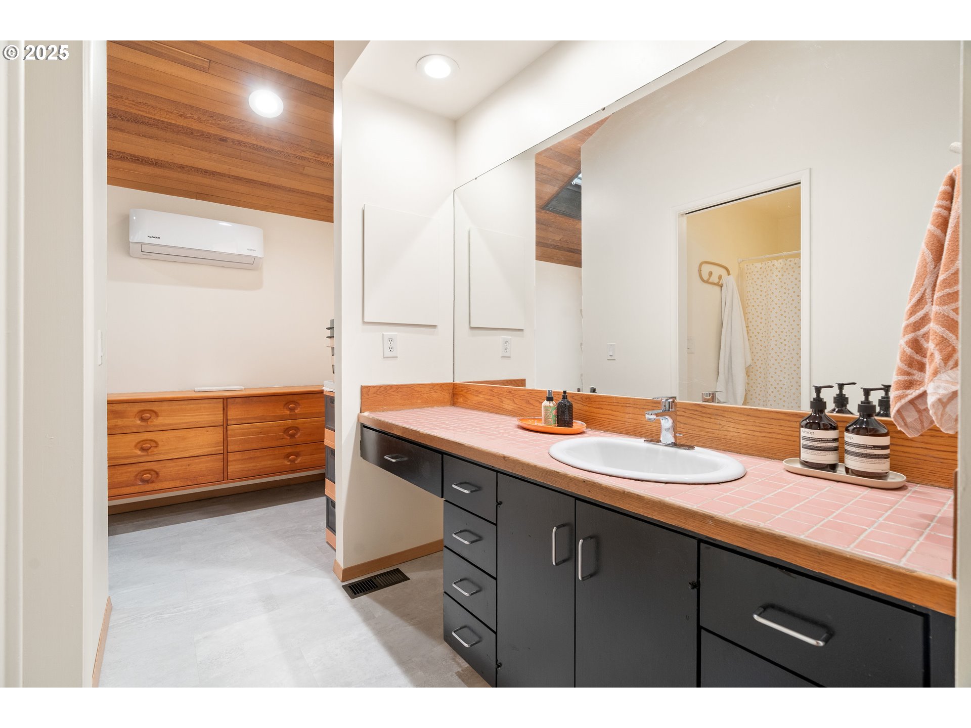 1555 Southwest Miller Court Gresham, OR 97080 - Photo 28 of 47 a bathroom with a sink double vanity and a mirror