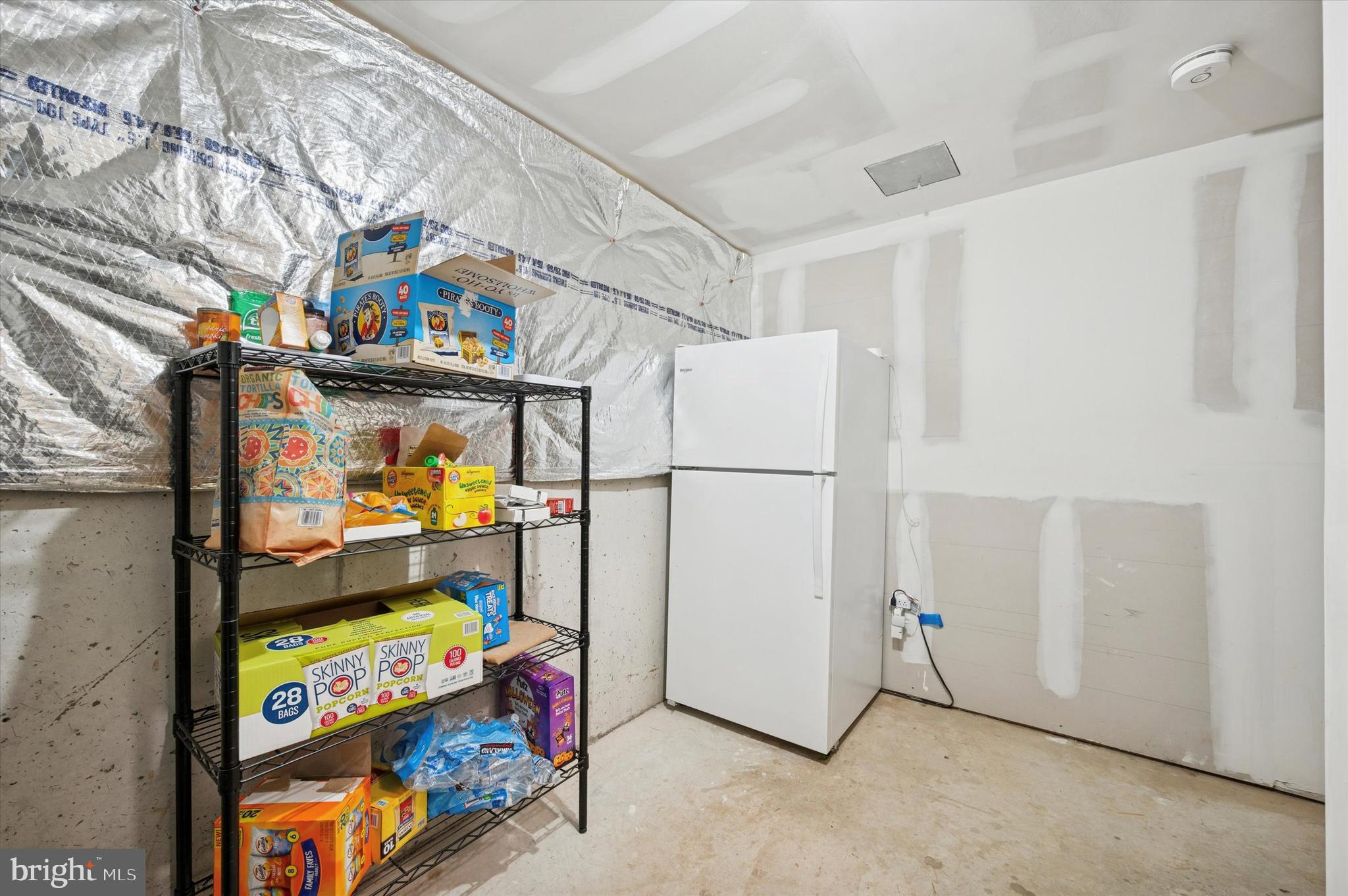 610 Captains Way Philadelphia, PA 19146 - Photo 23 of 25 a utility room with fridge dryer and washer
