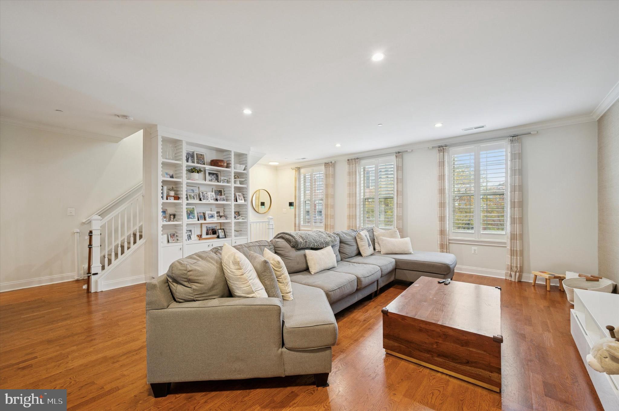 610 Captains Way Philadelphia, PA 19146 - Photo 4 of 25 a living room with furniture and a large window