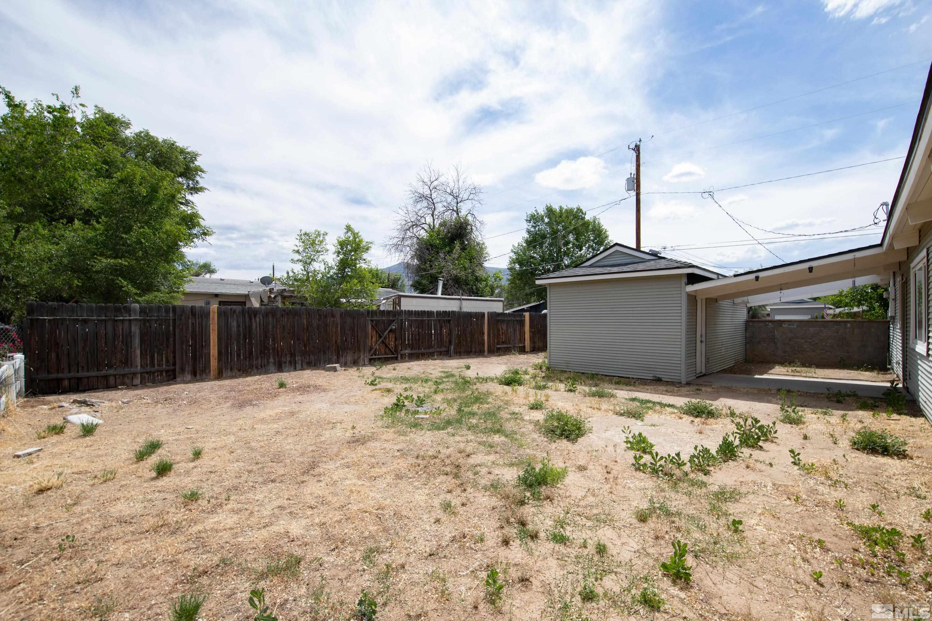 12000 Rocky Mountain Street Reno, NV 89506 - Photo 28 of 40 a backyard of a house