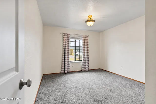 $460,000 | 5406 Meadow Lane, Yakima, WA 98908