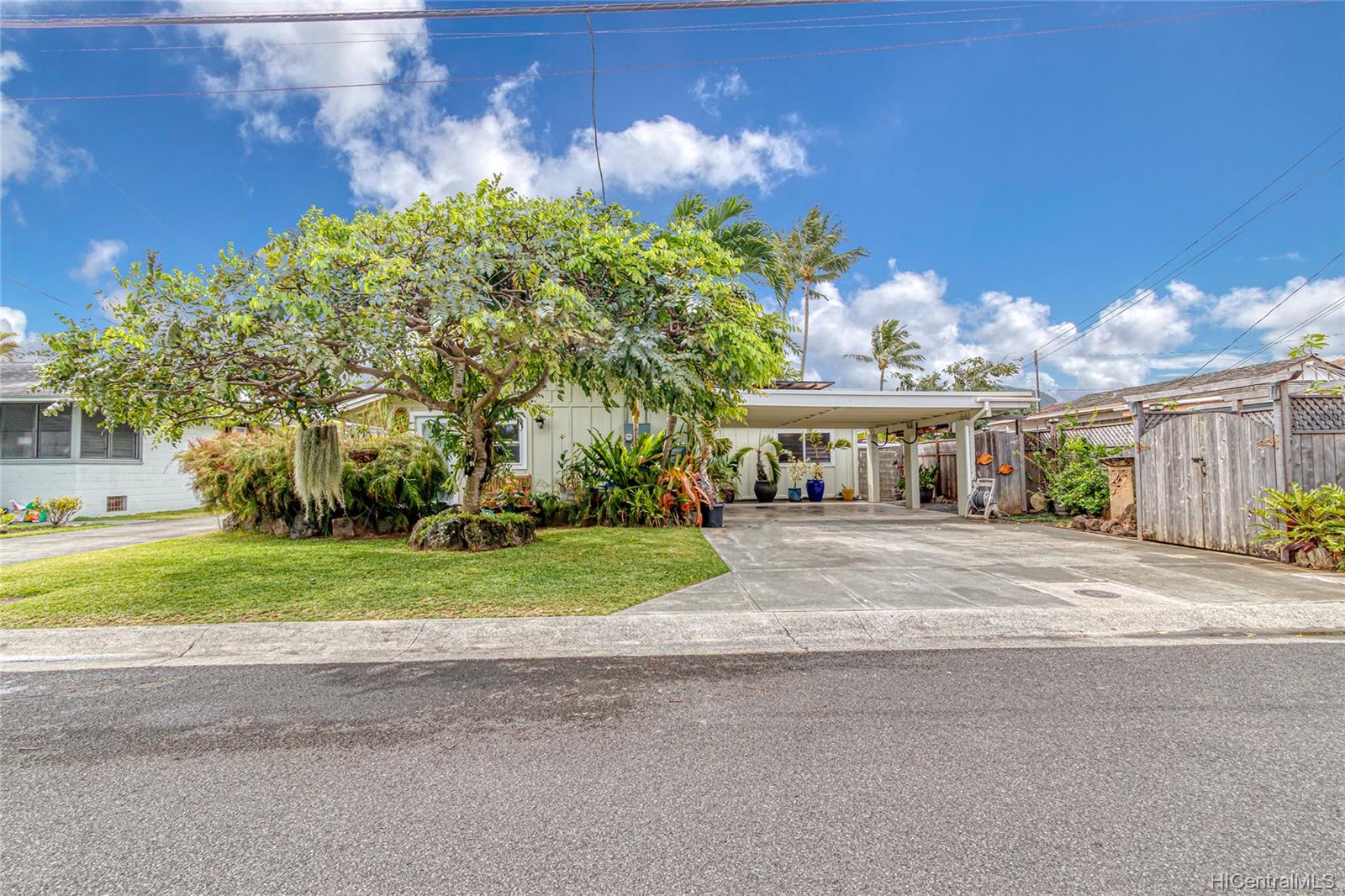 551 Auwai Street, Kailua, HI 96734 | Compass