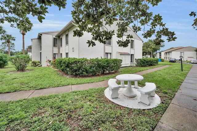 $138,900 | 2687 Pine Ridge Way South, Unit E1, Palm Harbor, FL 34684