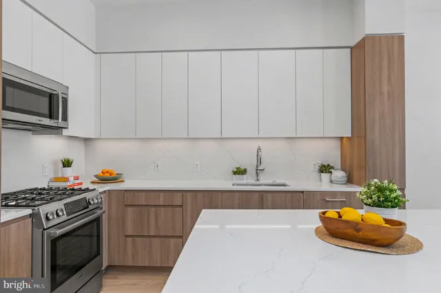 $589,900 | 701 Swann Avenue, Unit 507, Alexandria, VA 22301