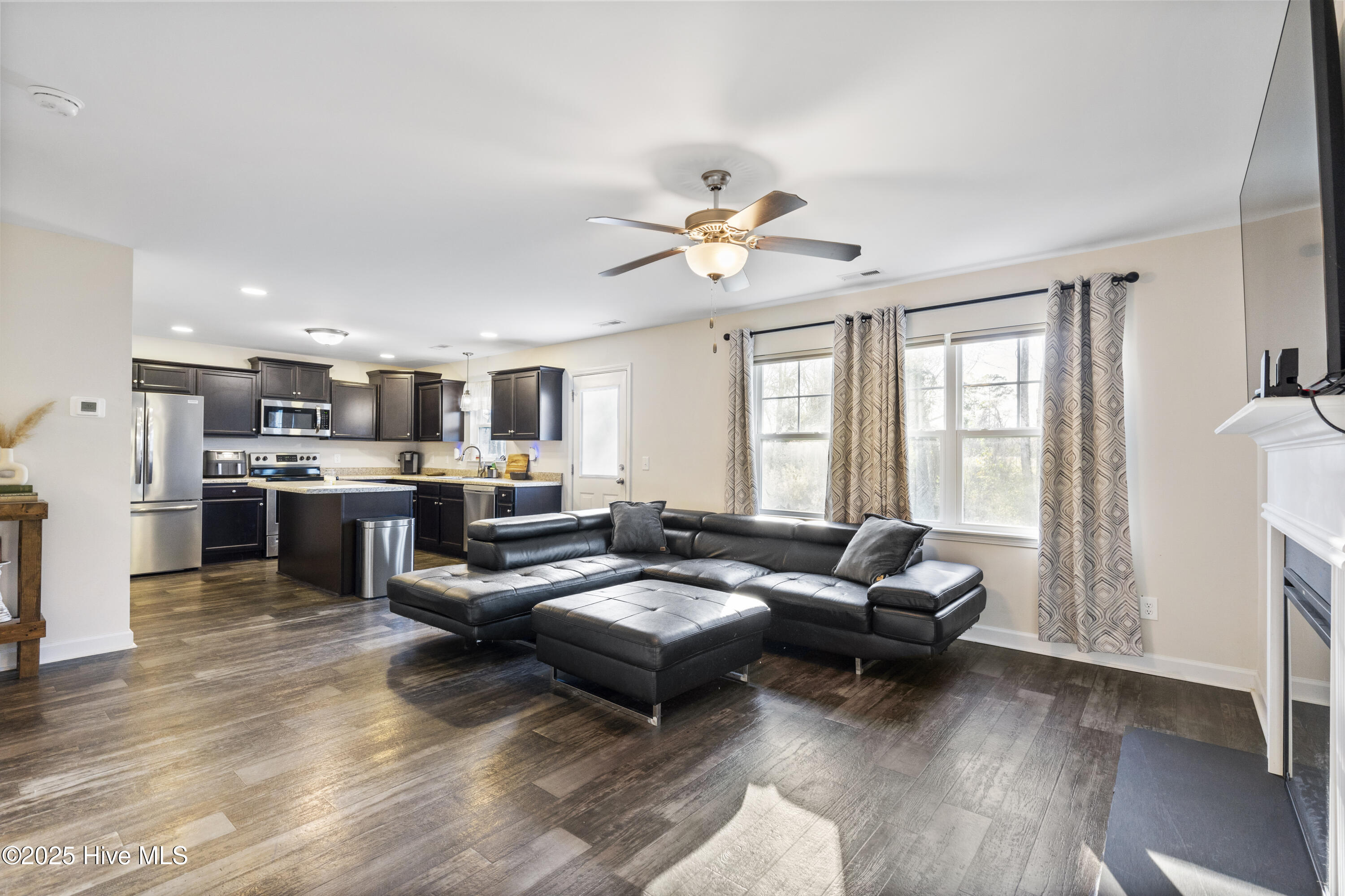 142 Hawks Point Road Jacksonville, NC 28540 - Photo 9 of 39 DSC09114