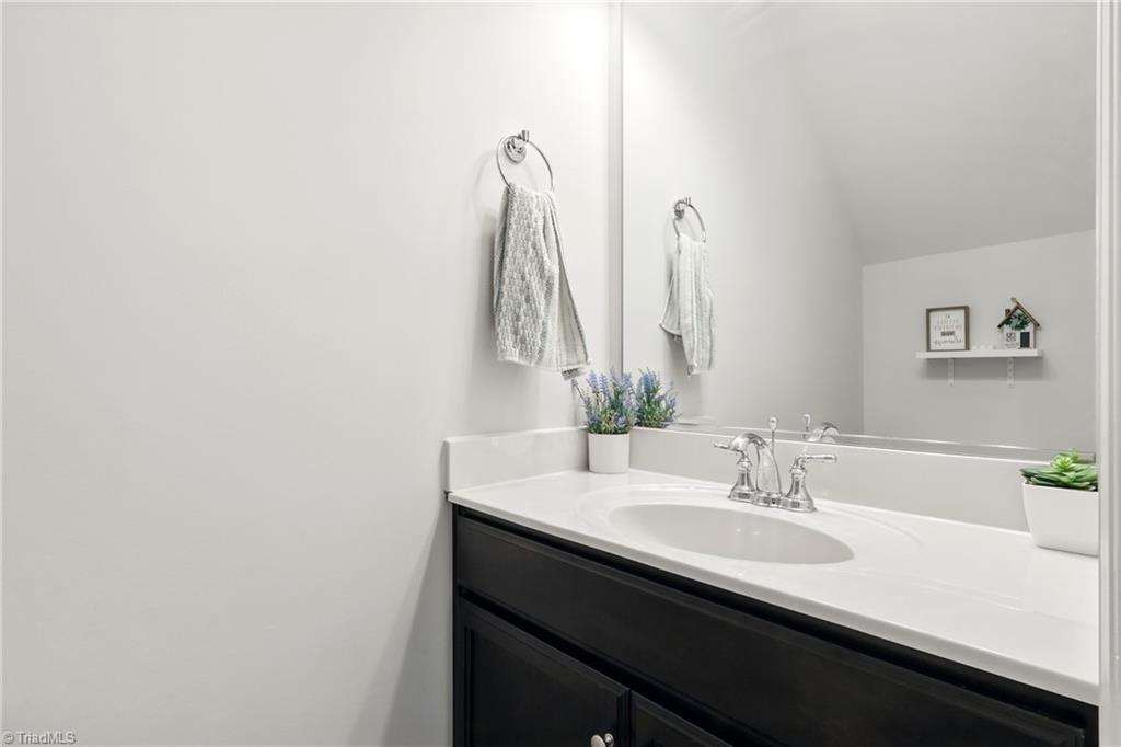 3855 Thistleberry Road High Point, NC 27265 - Photo 6 of 36