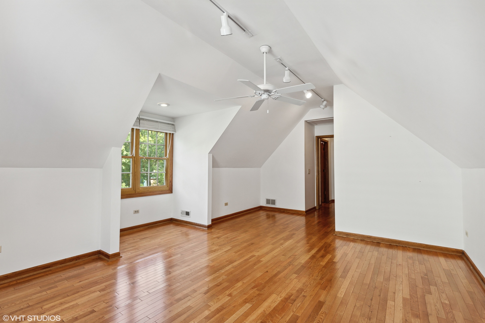 430 Long Hill Road Gurnee, IL 60031 - Photo 19 of 27 an empty room with wooden floor and windows