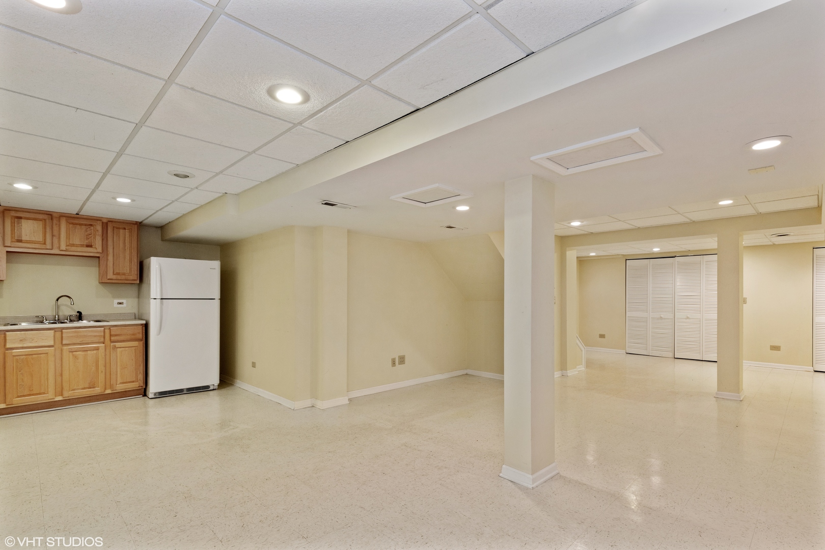 430 Long Hill Road Gurnee, IL 60031 - Photo 21 of 27 a view of an empty room with a kitchen