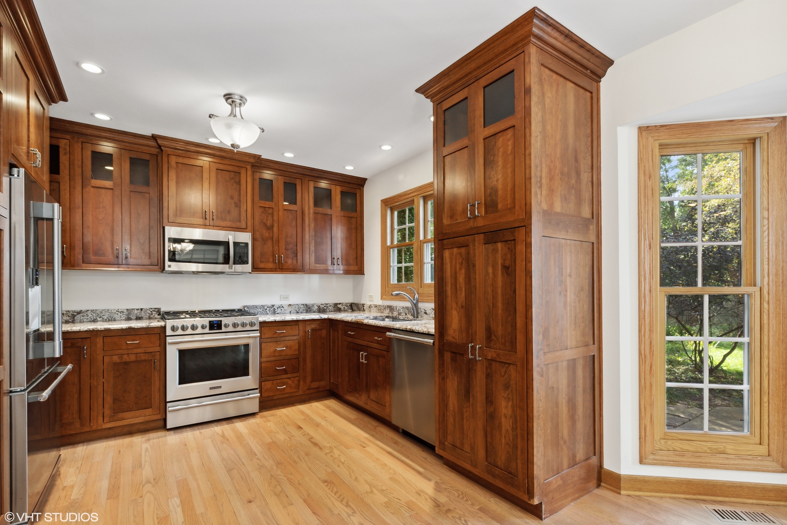 430 Long Hill Road Gurnee, IL 60031 - Photo 4 of 27 a kitchen with stainless steel appliances granite countertop a refrigerator a sink dishwasher a stove and a oven with wooden floor