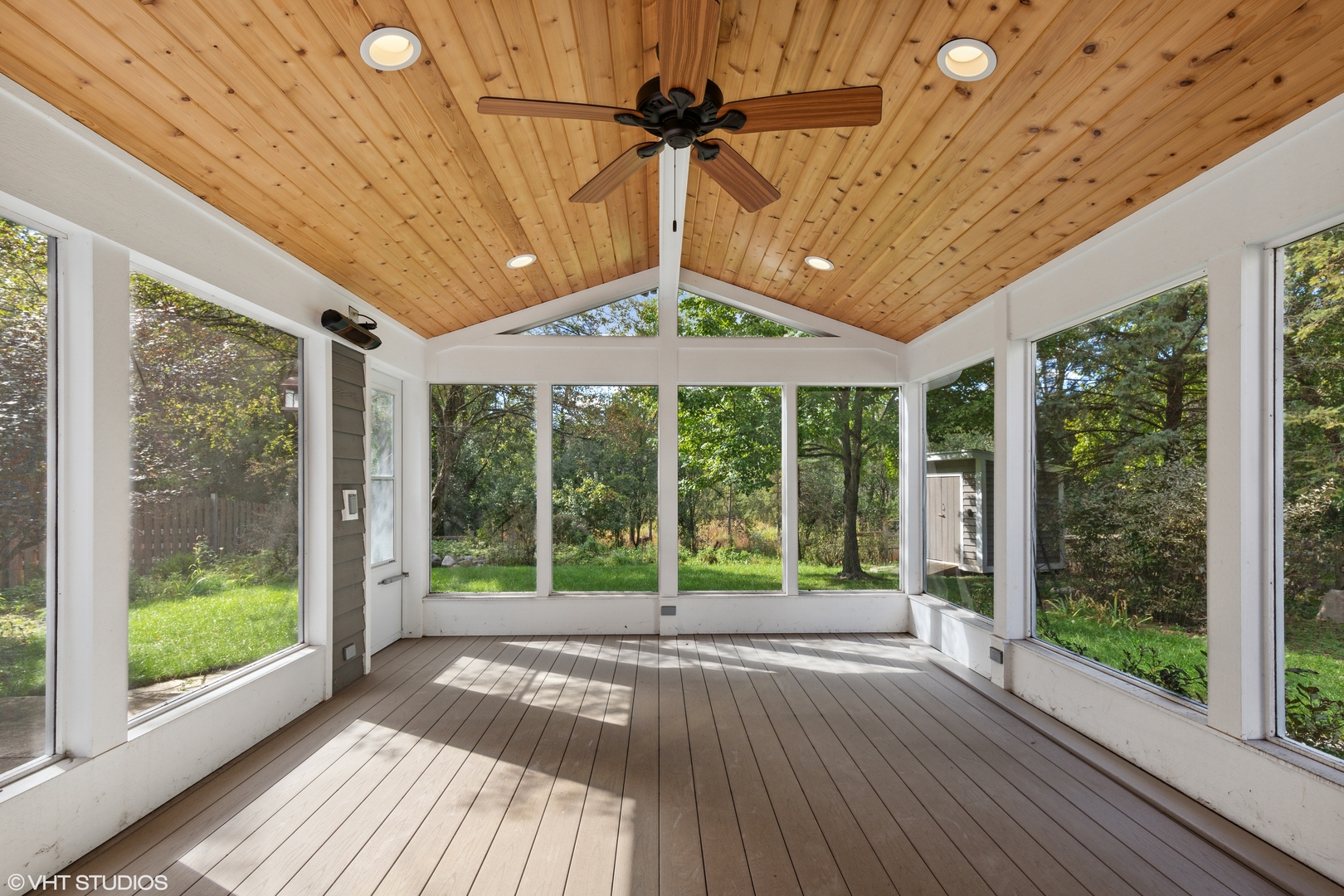 430 Long Hill Road Gurnee, IL 60031 - Photo 10 of 27 a view of a room with wooden floor and balcony