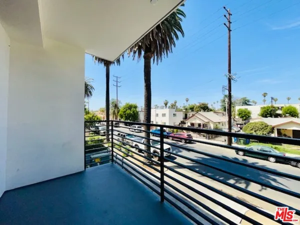 $2,700 | 14612 Calvert Street, Unit 202, Van Nuys, CA 91411