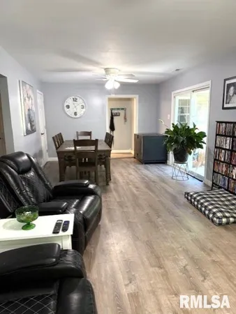 $259,000 | 202 Divisa Street, West Frankfort, IL 62896