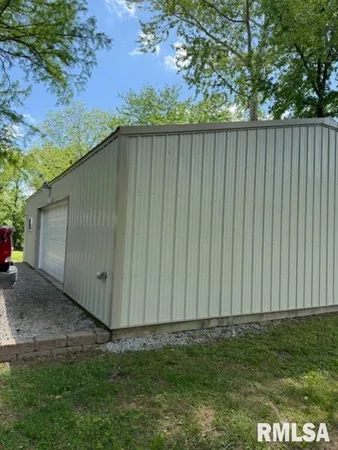 $259,000 | 202 Divisa Street, West Frankfort, IL 62896