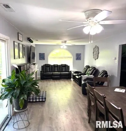 $259,000 | 202 Divisa Street, West Frankfort, IL 62896