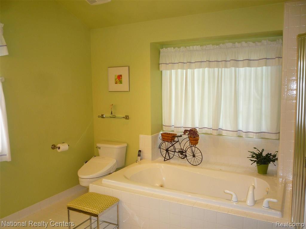 6886 Kennesaw Road Canton, MI 48187 - Photo 15 of 27